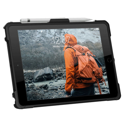 UAG Plasma iPad 9.7" (2017)
ÉTUI DE PROTECTION AVEC EMPLACEMENT STYLET POUR IPAD 9.7" (2017)