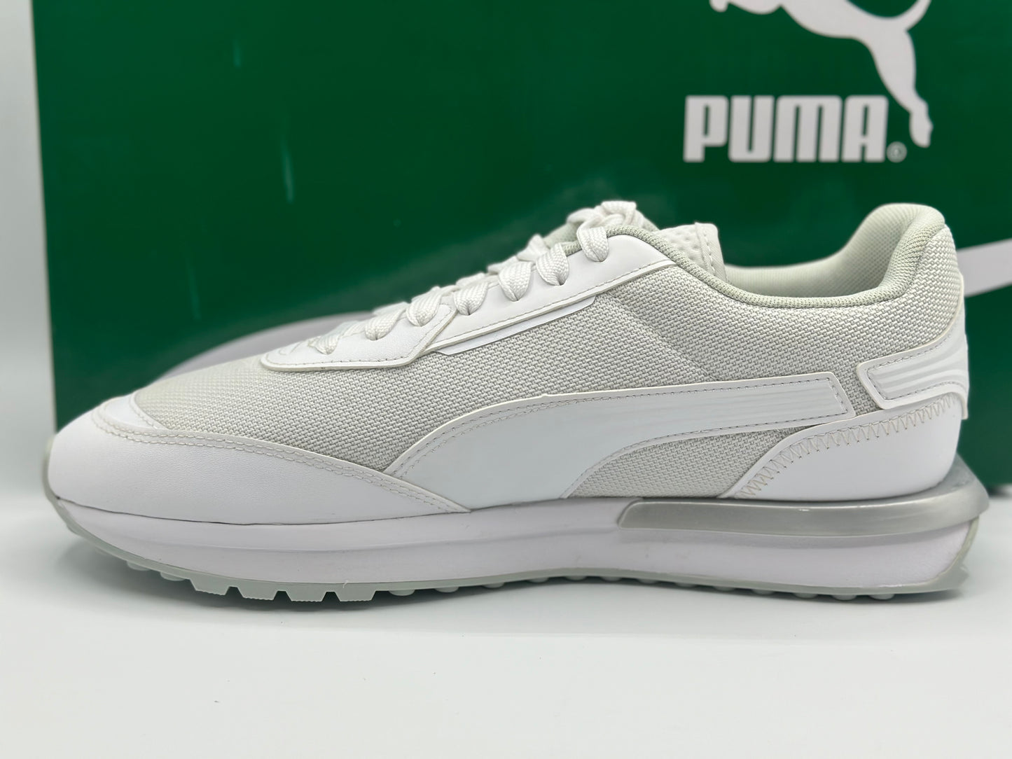 PUMA Mixte Basket neuves et authentique taille 42 (UK8 US9) et 44,5 (UK10 US11)