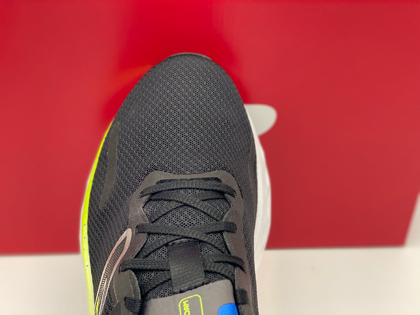 Baskets new balance Homme neuves et authentique 44
