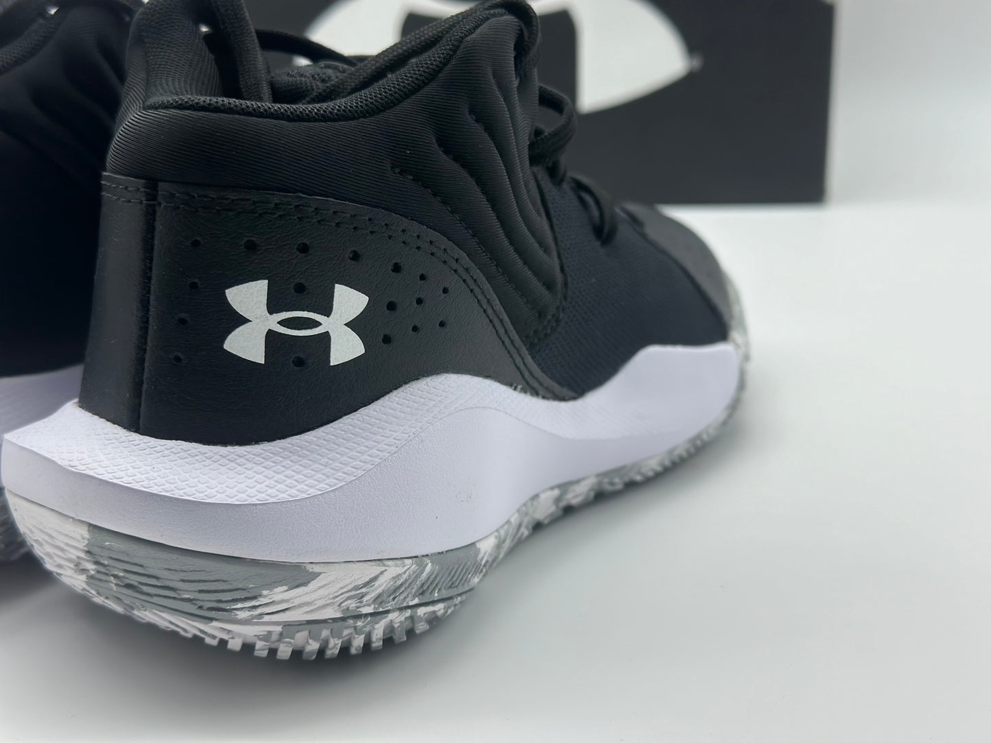 Under Armour Mixte Chaussures de Basketball Unisexe UA Jet '21 Court Performance, Noir