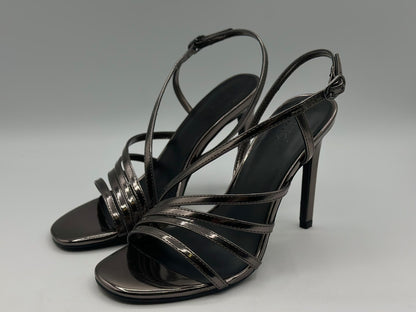 sandales noire ouverte - talons de 7 cm.
CHAUSSURES FEMME
Chaussure femme cuir/synthétique avec talons.