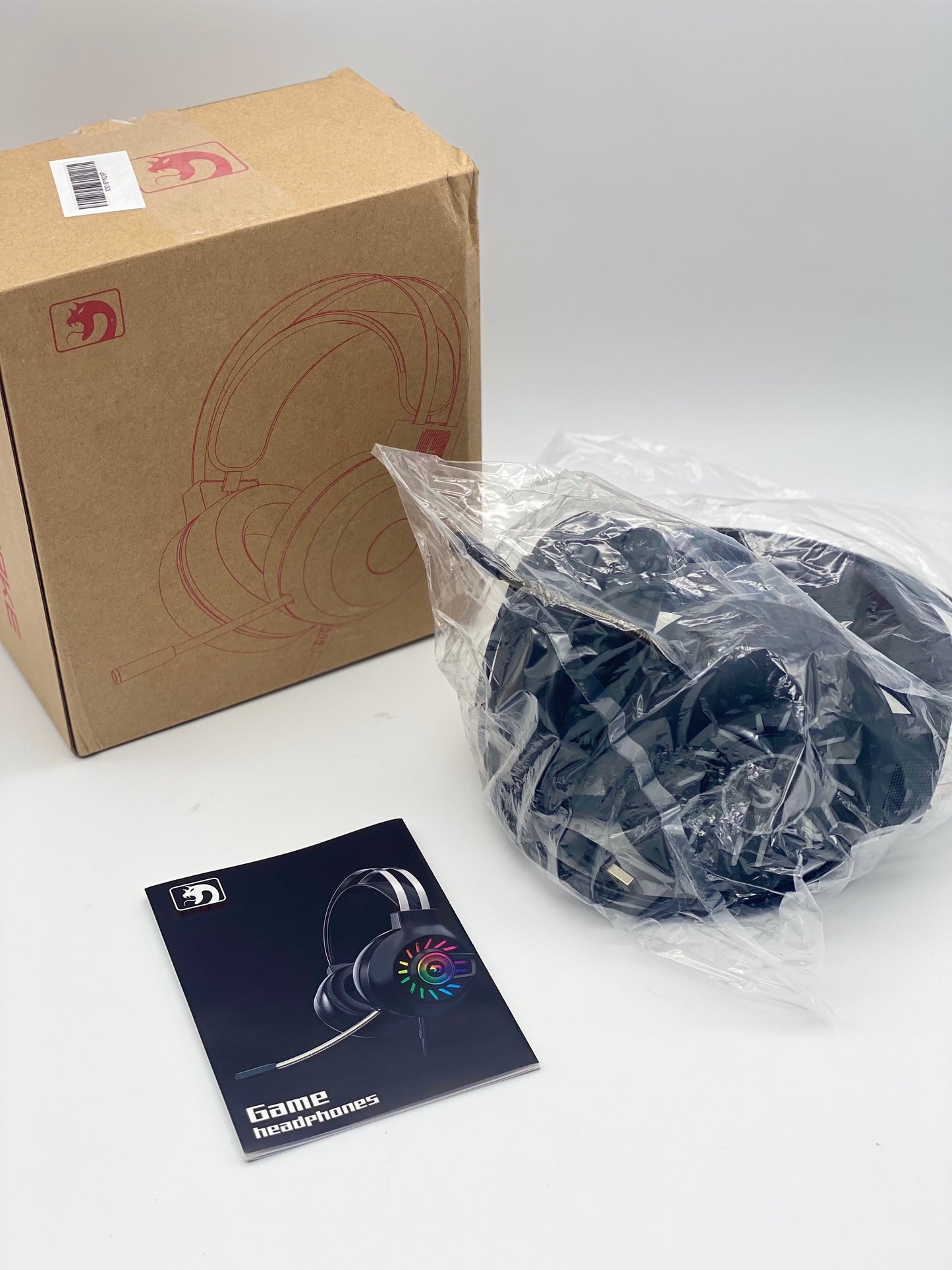 Casque de Jeu, Casque de Jeu Filaire stéréo 3,5 mm avec rétroéclairage Arc-en-Ciel RVB, Son Surround de Casque Professionnel et Microphone à réduction de Bruit, pour PS4 / Xbox One/Mac/PC (Noir)