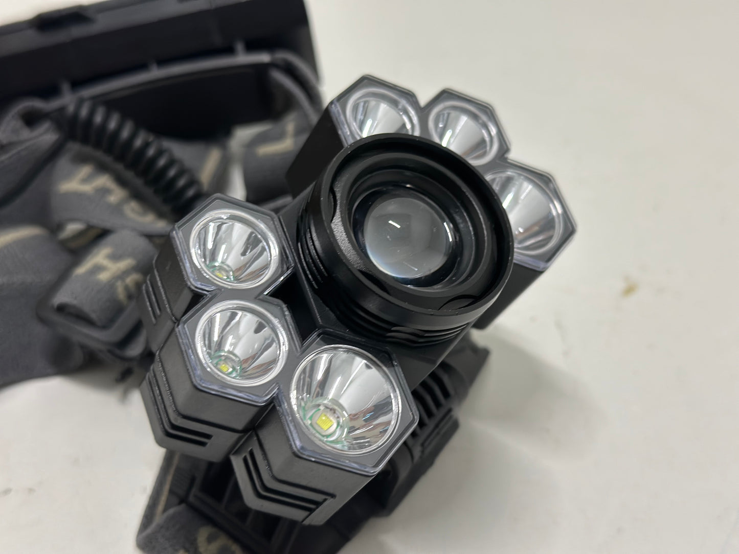 Lampe Frontale puissante livrer sans batterie (compatible avec les batterie standard)