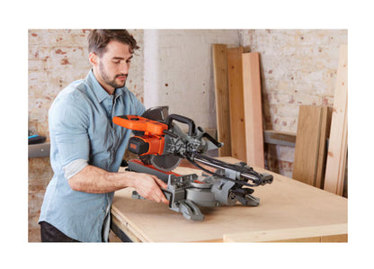 Scie à onglet Black+Decker d'une puissance de 1600 Watts pouvant couper jusqu'à 305 mm neuf