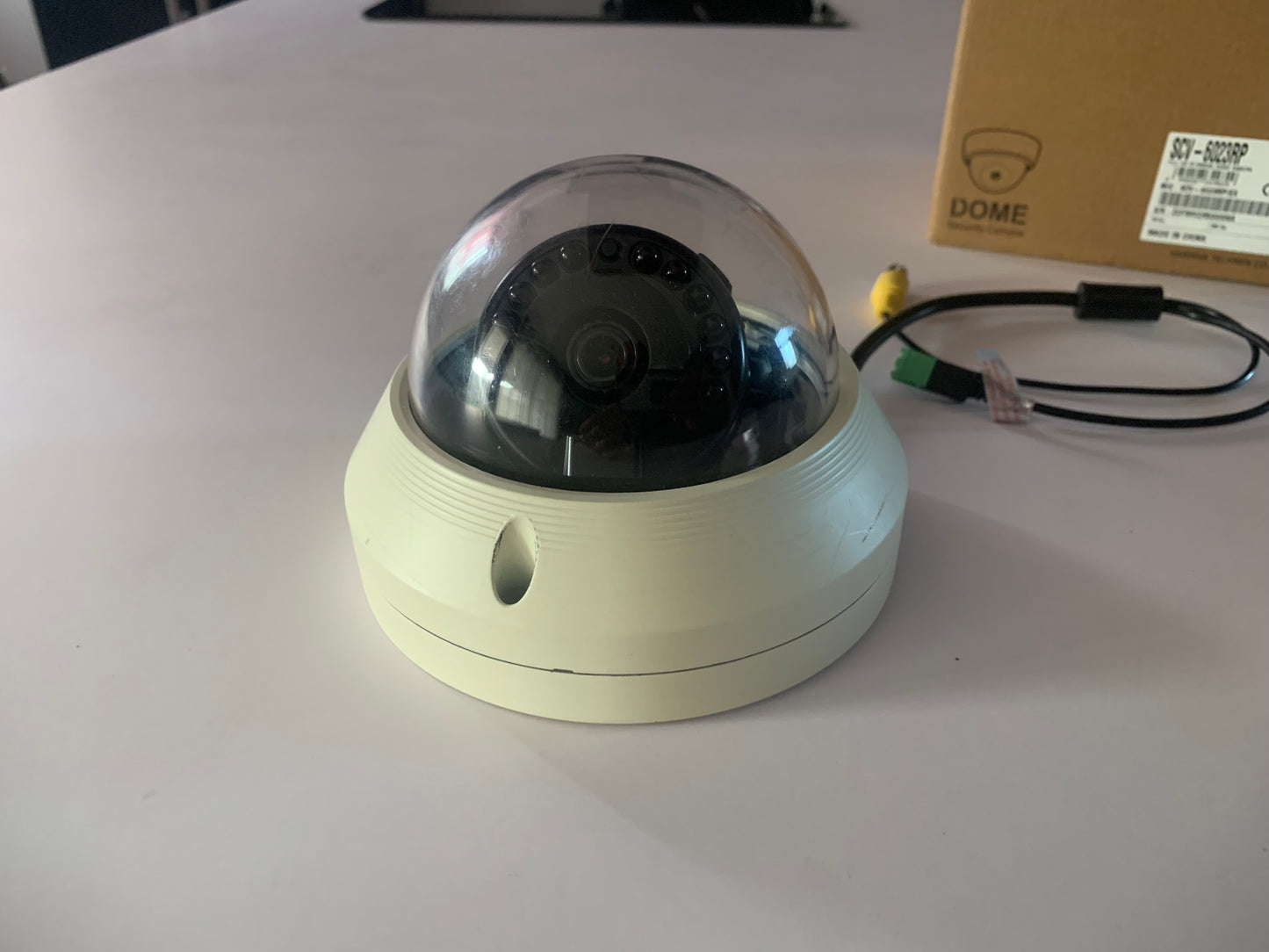 Caméra de vidéosurveillance analogique à dôme infrarouge Samsung SCV-6023RP 1080