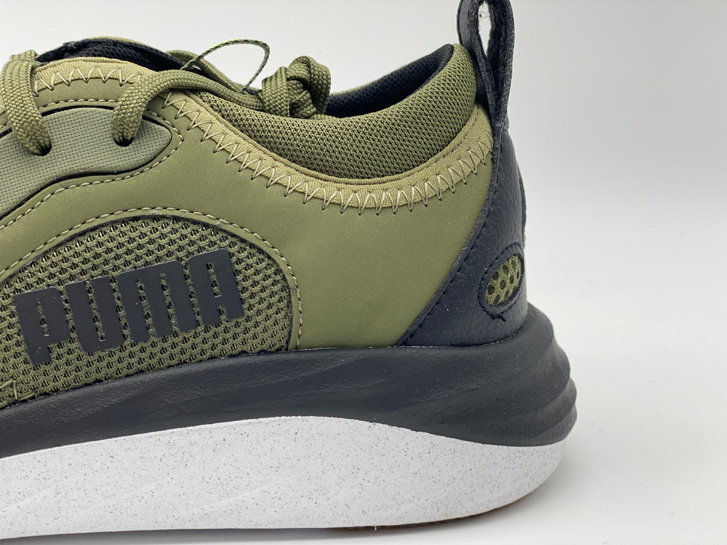 PUMA, Chaussure de Course Homme neuves et authentique taille 42,5
