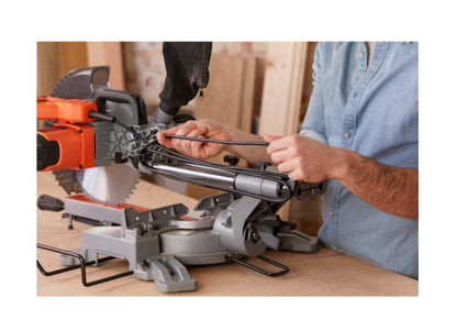 Scie à onglet Black+Decker d'une puissance de 1600 Watts pouvant couper jusqu'à 305 mm neuf