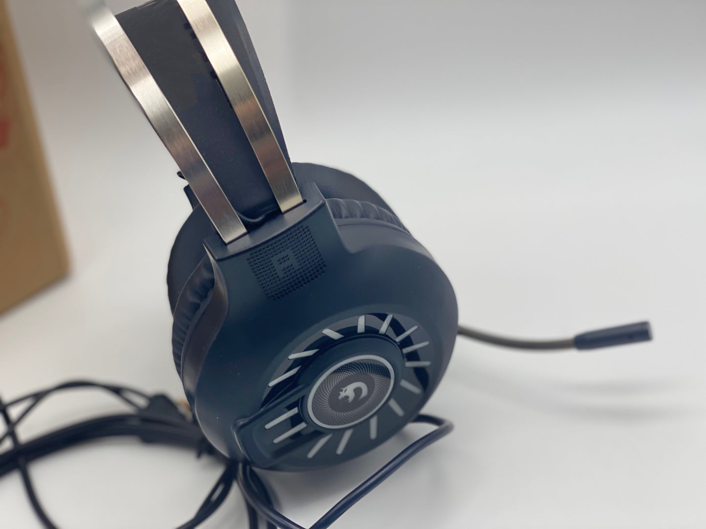 Casque de Jeu, Casque de Jeu Filaire stéréo 3,5 mm avec rétroéclairage Arc-en-Ciel RVB, Son Surround de Casque Professionnel et Microphone à réduction de Bruit, pour PS4 / Xbox One/Mac/PC (Noir)