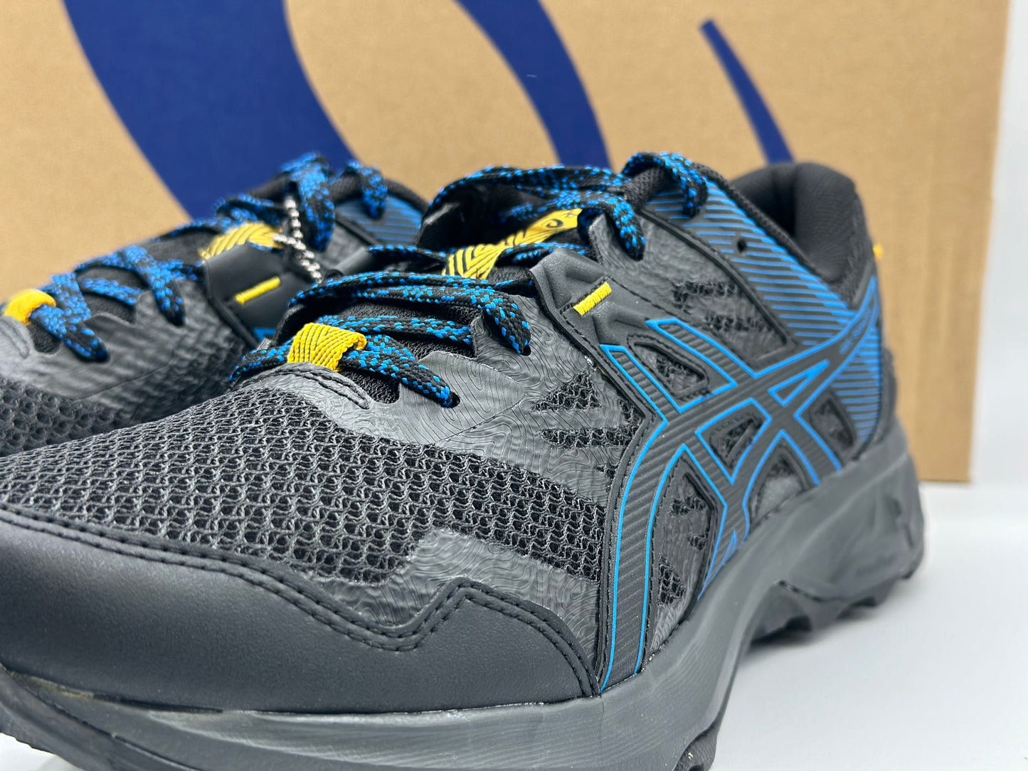 Baskets de trail ASICS neuves et authentique