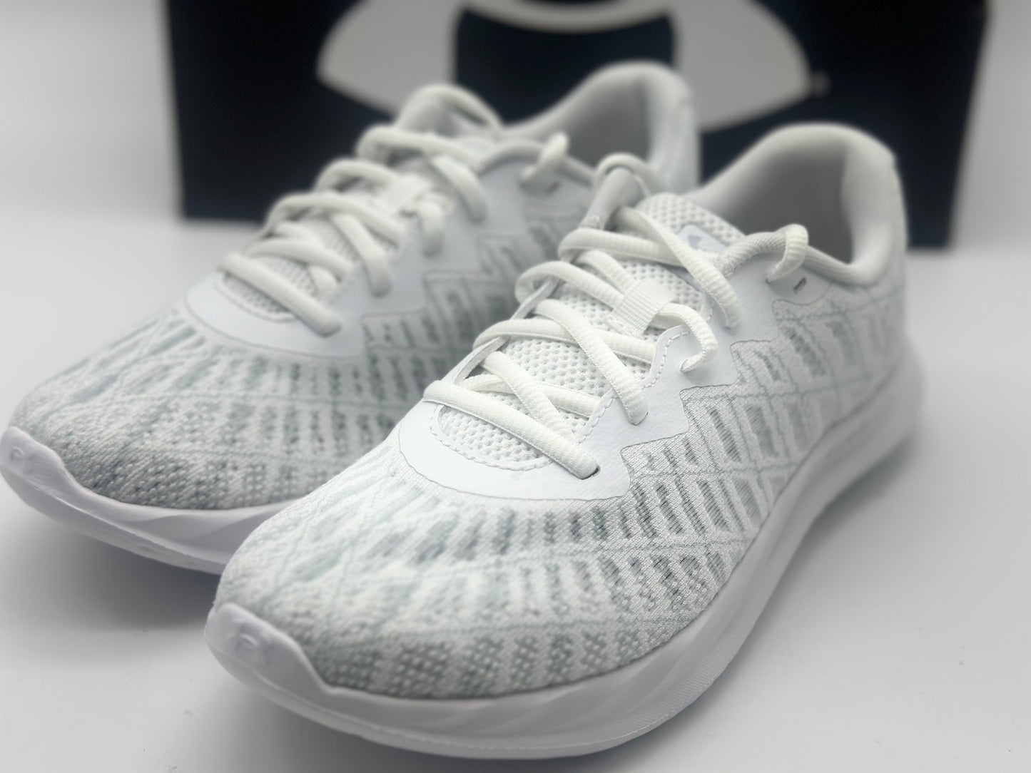 Under Armour Femme UNDER ARMOUR Rembourrage visuel
Tailles 38- 38,5- 39- 41 neuf
