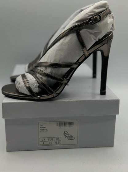 sandales noire ouverte - talons de 7 cm.
CHAUSSURES FEMME
Chaussure femme cuir/synthétique avec talons.