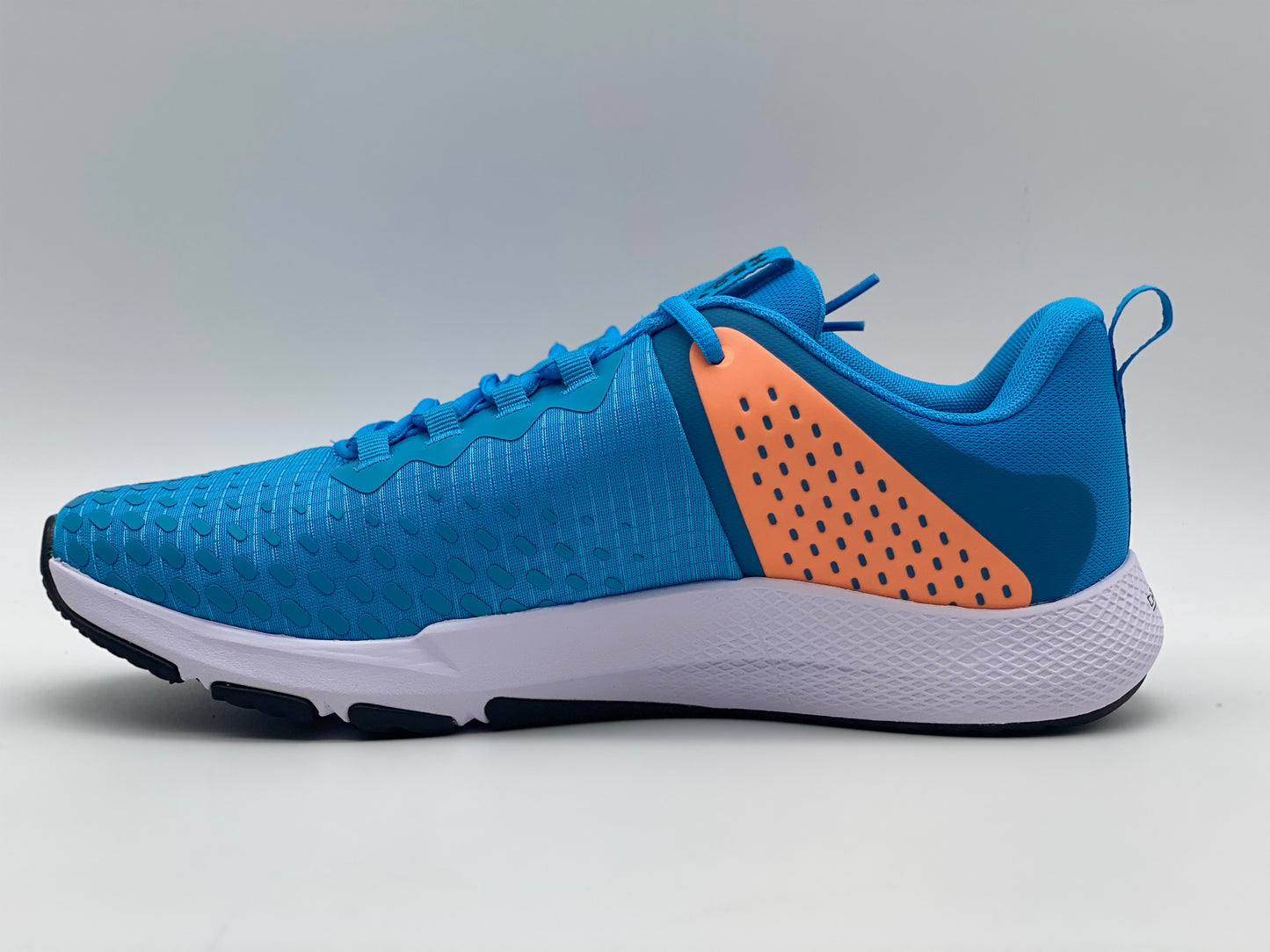 Chaussures d'entraînement UA pour hommes neuves et authentique taille 44