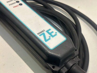 CÂBLE DE RECHARGE SUR PRISE DOMESTIQUE T2-E/F MONOPHASÉ 10A RENAULT (très bon État ) d’origine Renault