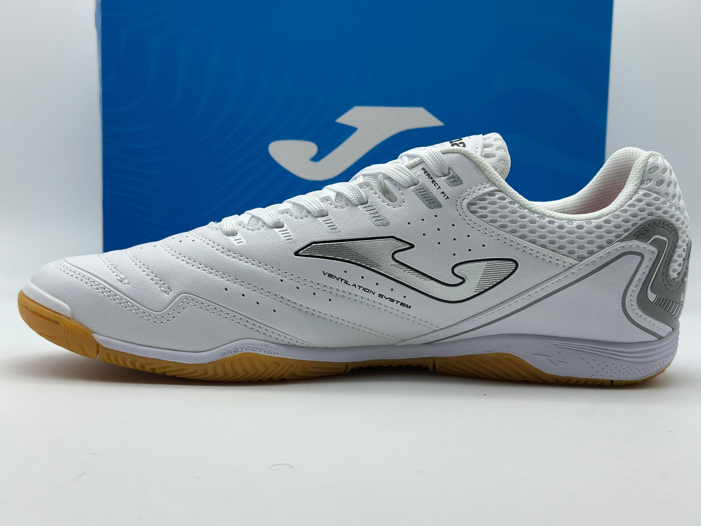 CHAUSSURES FUTSAL BLANC taille 43,5