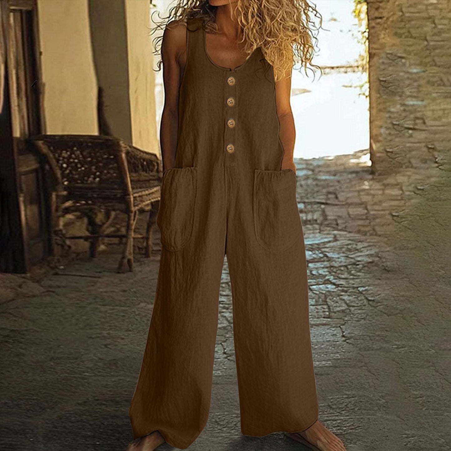 Combinaison d'été à jambes larges en coton-lin de style européen pour femmes, le haut sans manches, poches boutonnées, coupe décontractée, pantalon à bretelles décontractées.