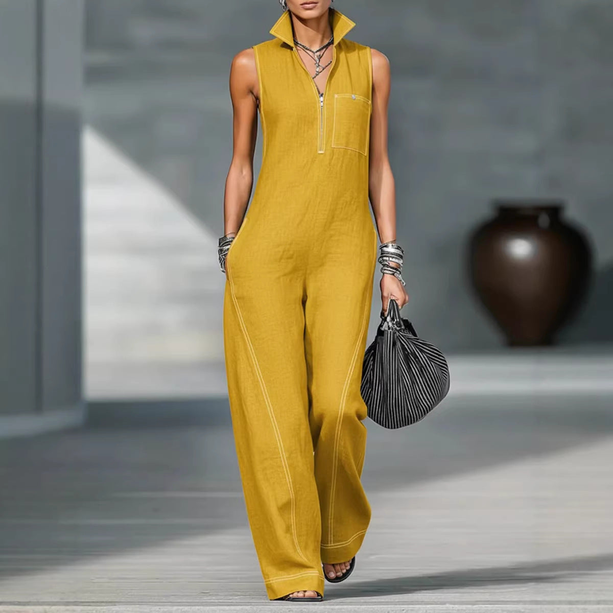 Combinaison "City-Sleek" – Col Montant, Taille Ajustée & Poches Latérales Pratiques
L'élégance minimaliste pour une silhouette élancée